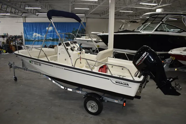 Slide: The Image of Boston Whaler 150 Montauk 2022 - 5