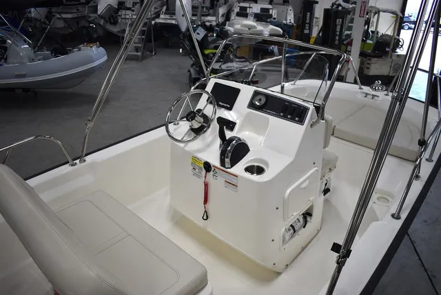 Slide: The Image of Boston Whaler 150 Montauk 2022 - 16