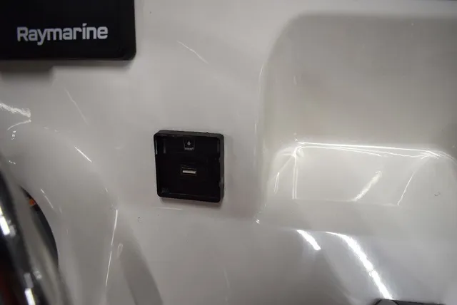 Slide: The Image of Boston Whaler 150 Montauk 2022 - 28