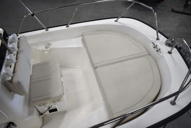 Slide: The Image of Boston Whaler 150 Montauk 2022 - 18
