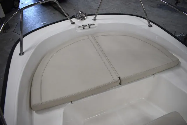Slide: The Image of Boston Whaler 150 Montauk 2022 - 32