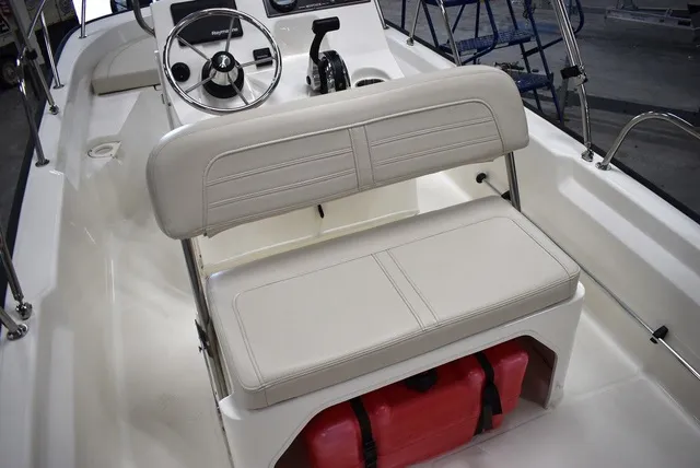 Slide: The Image of Boston Whaler 150 Montauk 2022 - 30