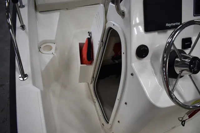 Slide: The Image of Boston Whaler 150 Montauk 2022 - 36