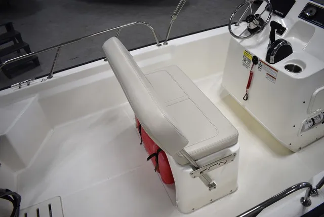Slide: The Image of Boston Whaler 150 Montauk 2022 - 15