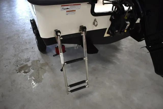 Slide: The Image of Boston Whaler 150 Montauk 2022 - 20