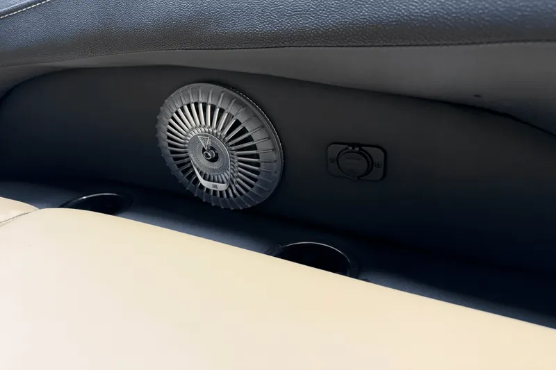 Slide: The Image of Barletta Cabrio 22 UC 2026 - 100