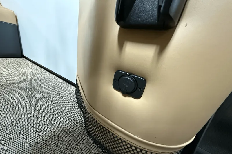 Slide: The Image of Barletta Cabrio 22 UC 2026 - 46