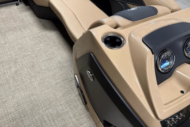 Slide: The Image of Barletta Cabrio 22 UC 2026 - 78