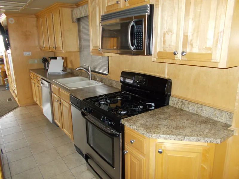 Slide: The Image of Modern kitchen in 2006 American Waterways Sapphire Skies 1/10 Ownership houseboat. - 16