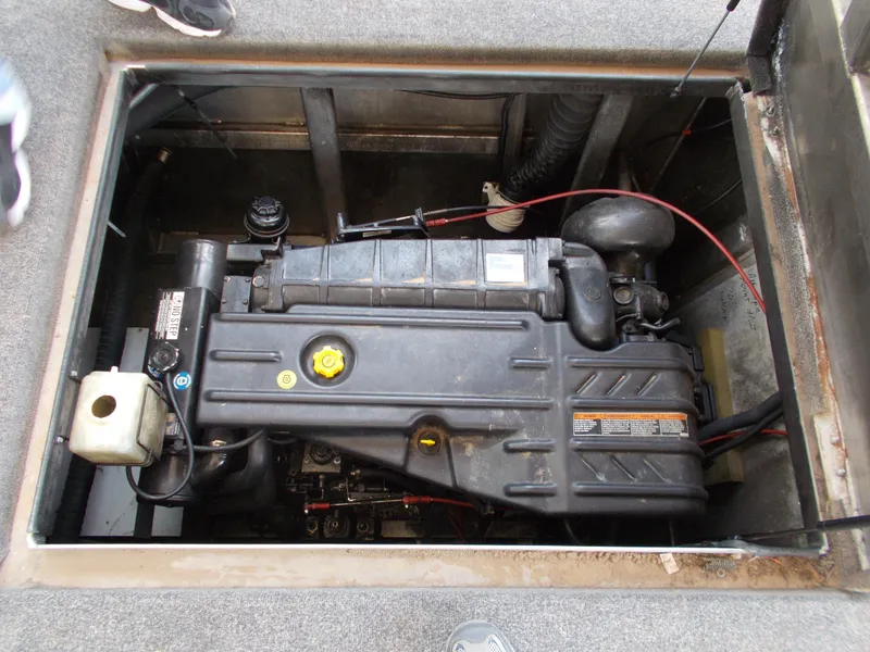 Slide: The Image of Engine compartment of 2006 American Waterways Sapphire Skies 1/10 Ownership boat. - 21