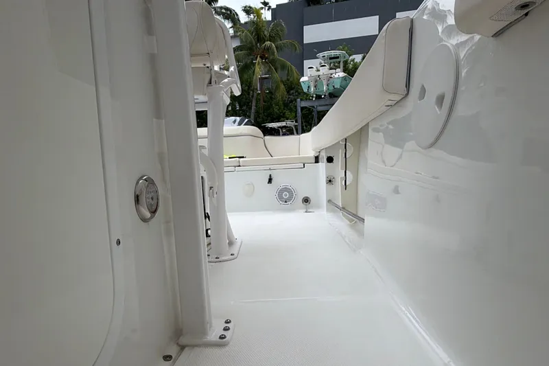 Slide: The Image of Sea Hunt Ultra 234 2023 - 30