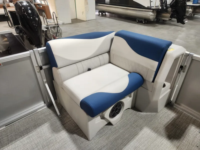 Slide: The Image of Avalon "Liquid Silver" Venture Cruise - 15 FT 2027 - 8