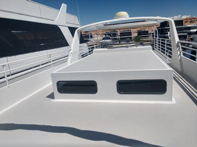 Slide: The Image of Top deck of a 2005 Twin Anchors Caspian #3 houseboat in a marina. - 6