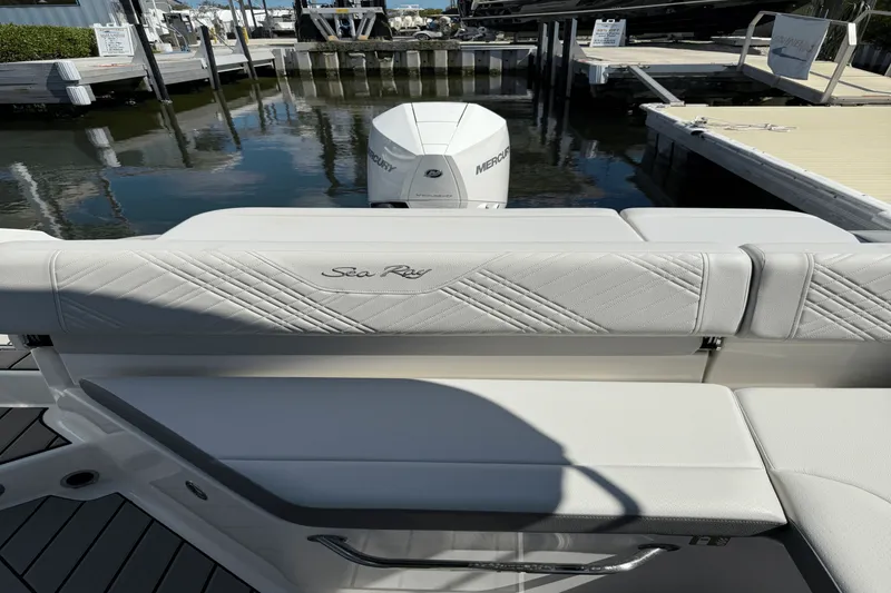 Slide: The Image of Sea Ray SDX 270 Outboard 2025 - 12
