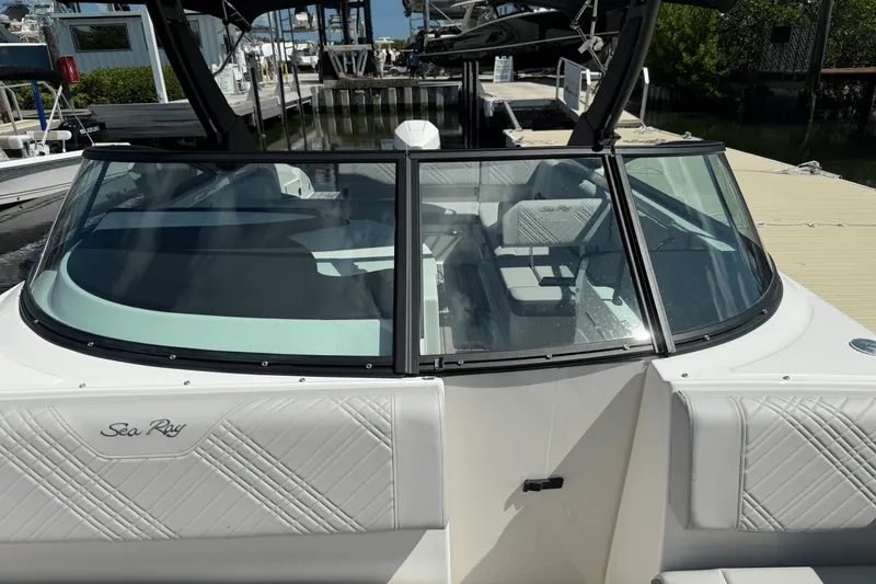 Slide: The Image of Sea Ray SDX 270 Outboard 2025 - 14