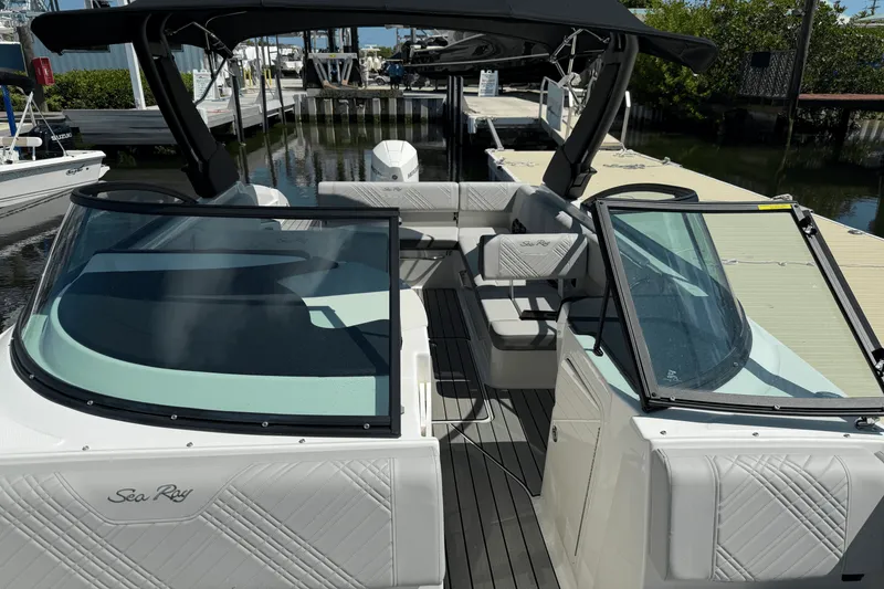 Slide: The Image of Sea Ray SDX 270 Outboard 2025 - 15