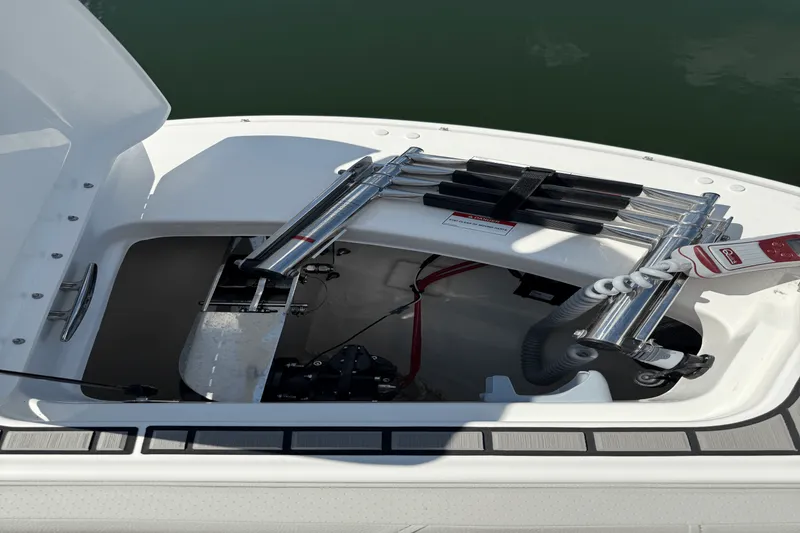 Slide: The Image of Sea Ray SDX 270 Outboard 2025 - 16