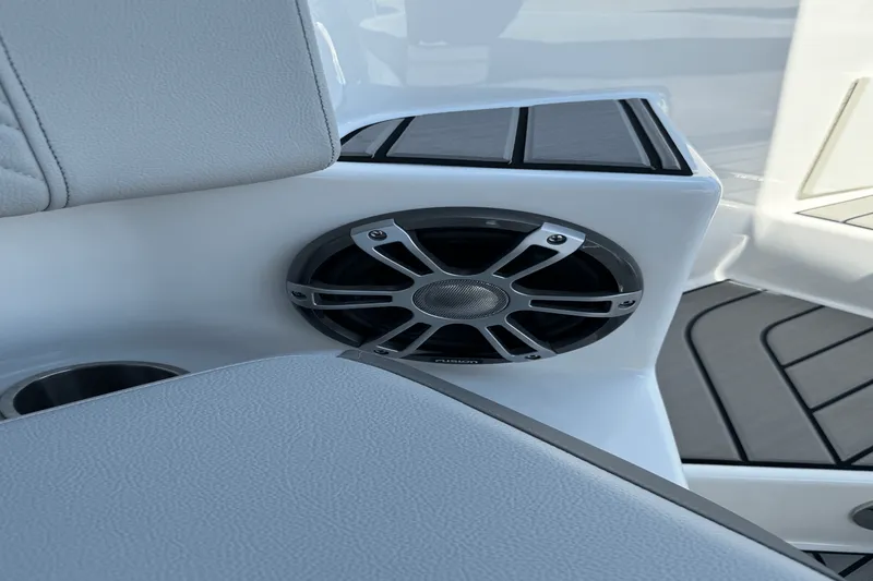 Slide: The Image of Sea Ray SDX 270 Outboard 2025 - 18