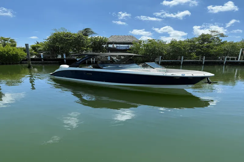 Slide: The Image of Sea Ray SDX 270 Outboard 2025 - 2