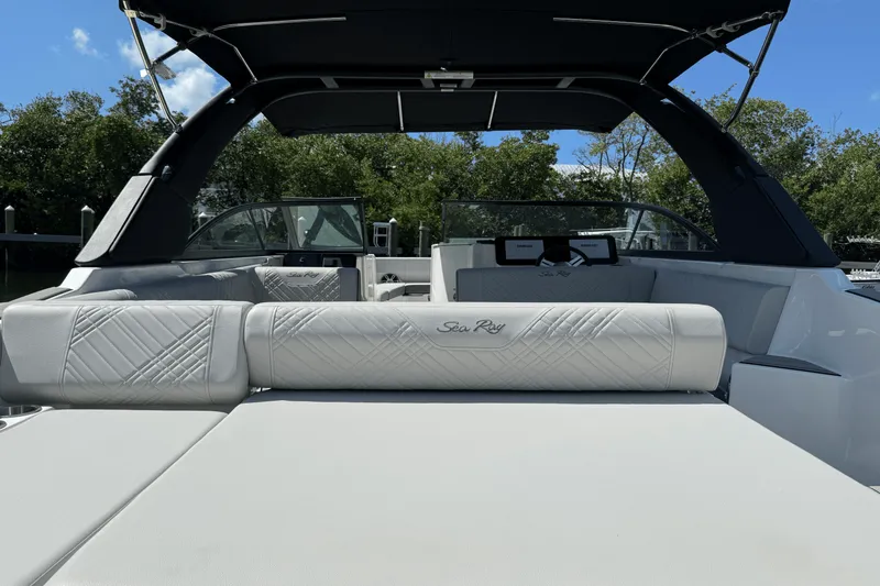 Slide: The Image of Sea Ray SDX 270 Outboard 2025 - 20