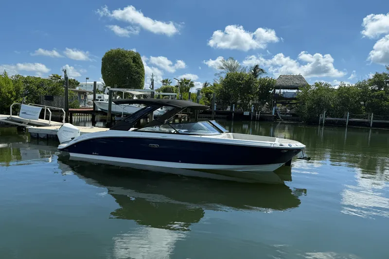 Slide: The Image of Sea Ray SDX 270 Outboard 2025 - 22