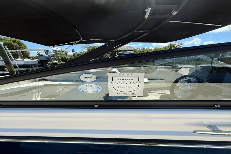 Slide: The Image of Sea Ray SDX 270 Outboard 2025 - 3