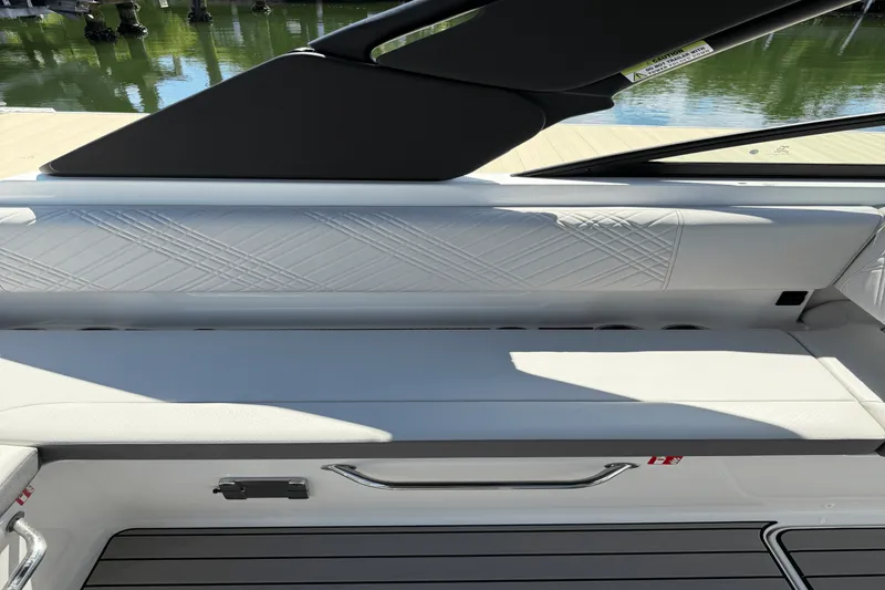 Slide: The Image of Sea Ray SDX 270 Outboard 2025 - 8