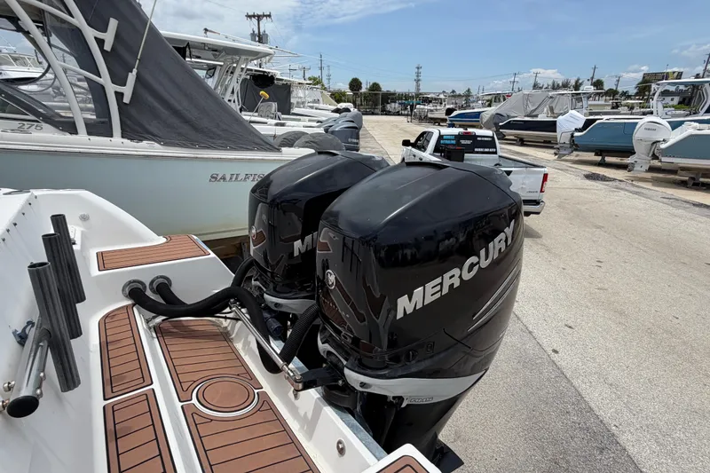 Slide: The Image of Wellcraft 290 Coastal 2002 - 15