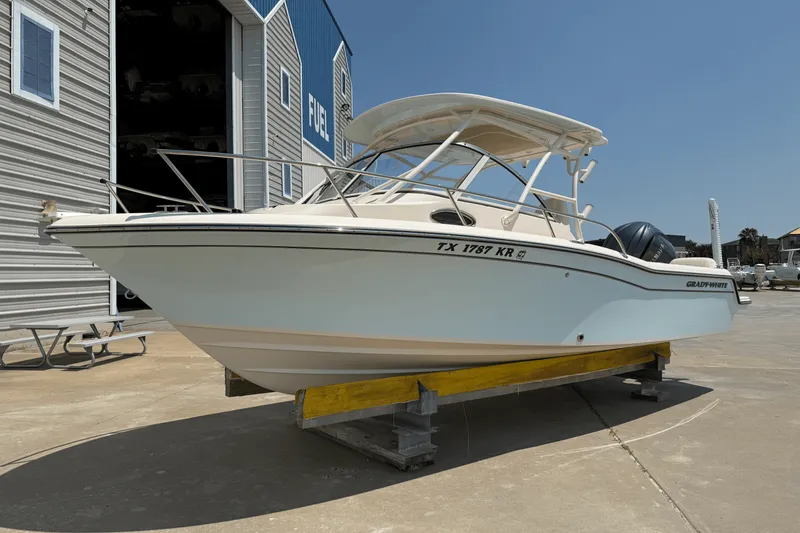 Slide: The Image of Grady-White 218 ADVENTURE 2023 - 2