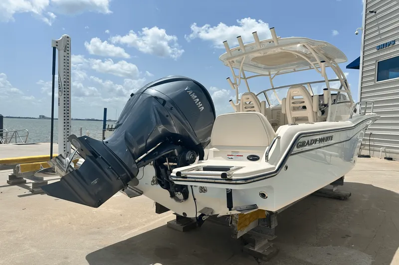 Slide: The Image of Grady-White Adventure 218 2023 - 5