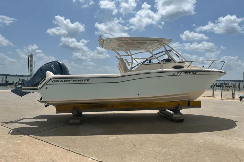 Slide: The Image of Grady-White Adventure 218 2023 - 6