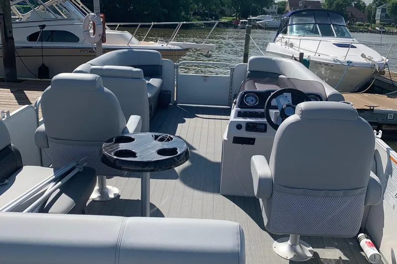 Slide: The Image of Interior of 2020 Sweetwater 2286 SFL pontoon boat with seating and steering console. - 7