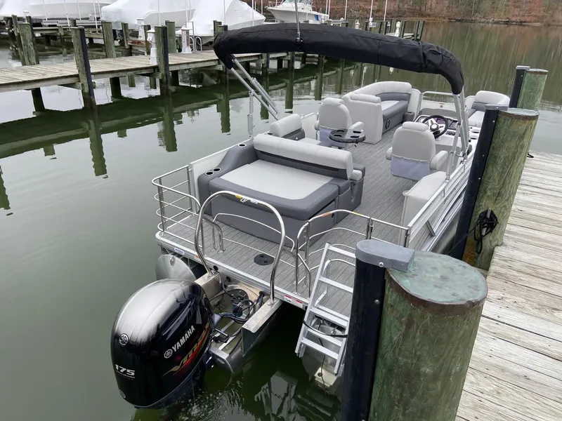 Slide: The Image of 2020 Sweetwater 2286 SFL pontoon boat docked with Yamaha 175 engine. - 8
