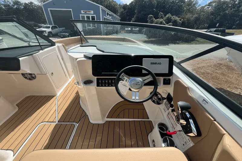 Slide: The Image of Sea Ray SDX 270 Outboard 2025 - 10