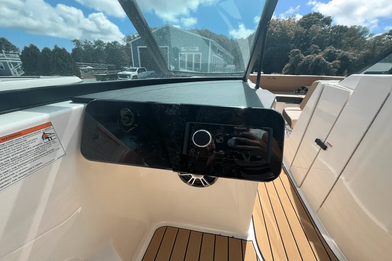 Slide: The Image of Sea Ray SDX 270 Outboard 2025 - 13