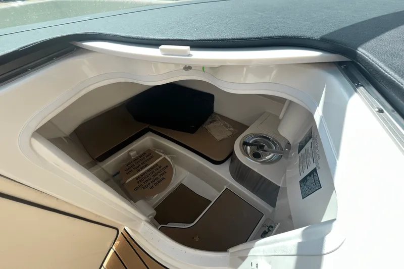 Slide: The Image of Sea Ray SDX 270 Outboard 2025 - 14