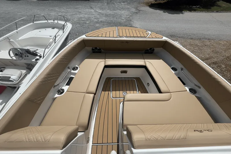 Slide: The Image of Sea Ray SDX 270 Outboard 2025 - 15