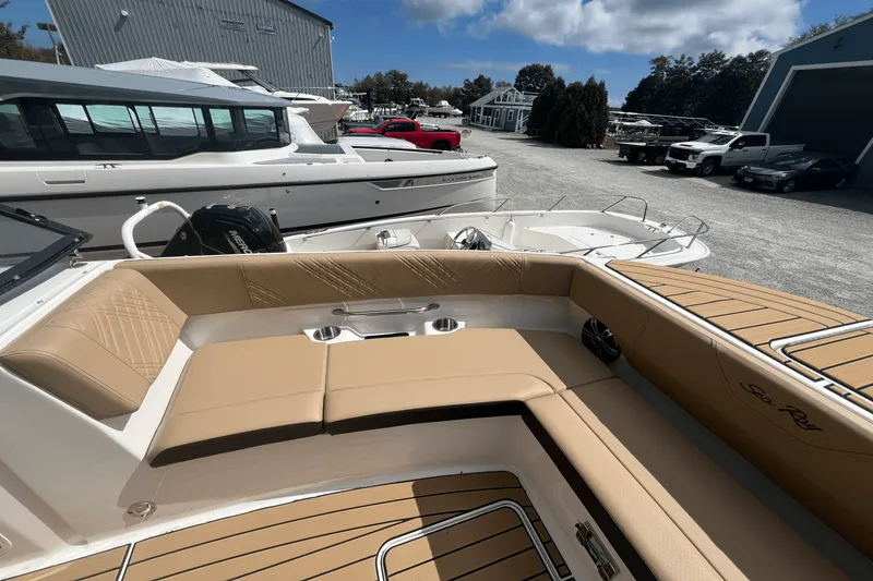 Slide: The Image of Sea Ray SDX 270 Outboard 2025 - 17