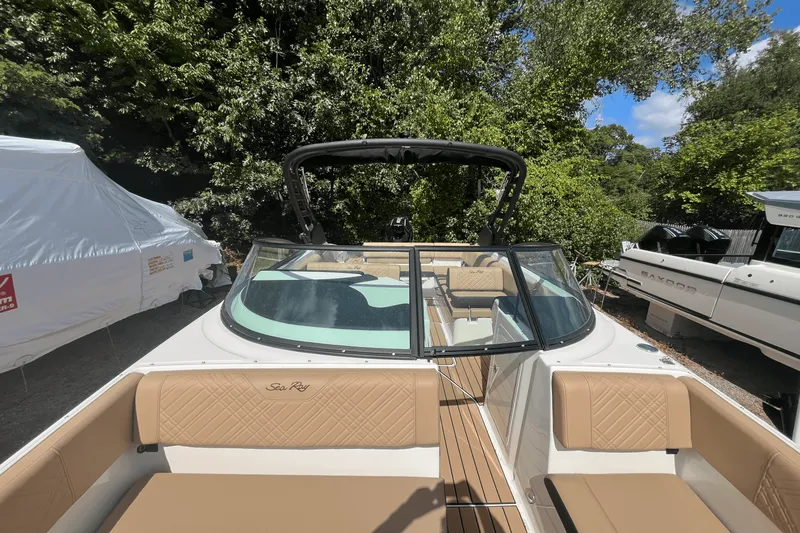 Slide: The Image of Sea Ray SDX 270 Outboard 2025 - 19