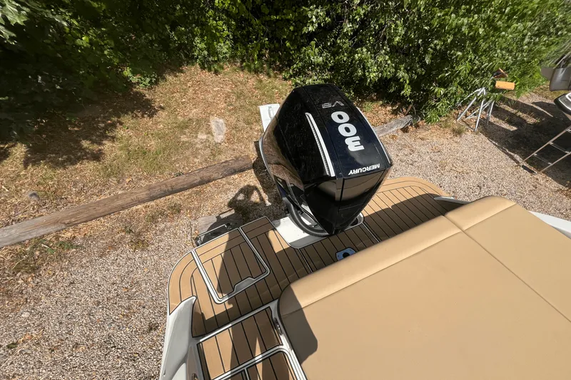 Slide: The Image of Sea Ray SDX 270 Outboard 2025 - 2