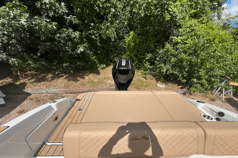Slide: The Image of Sea Ray SDX 270 Outboard 2025 - 3