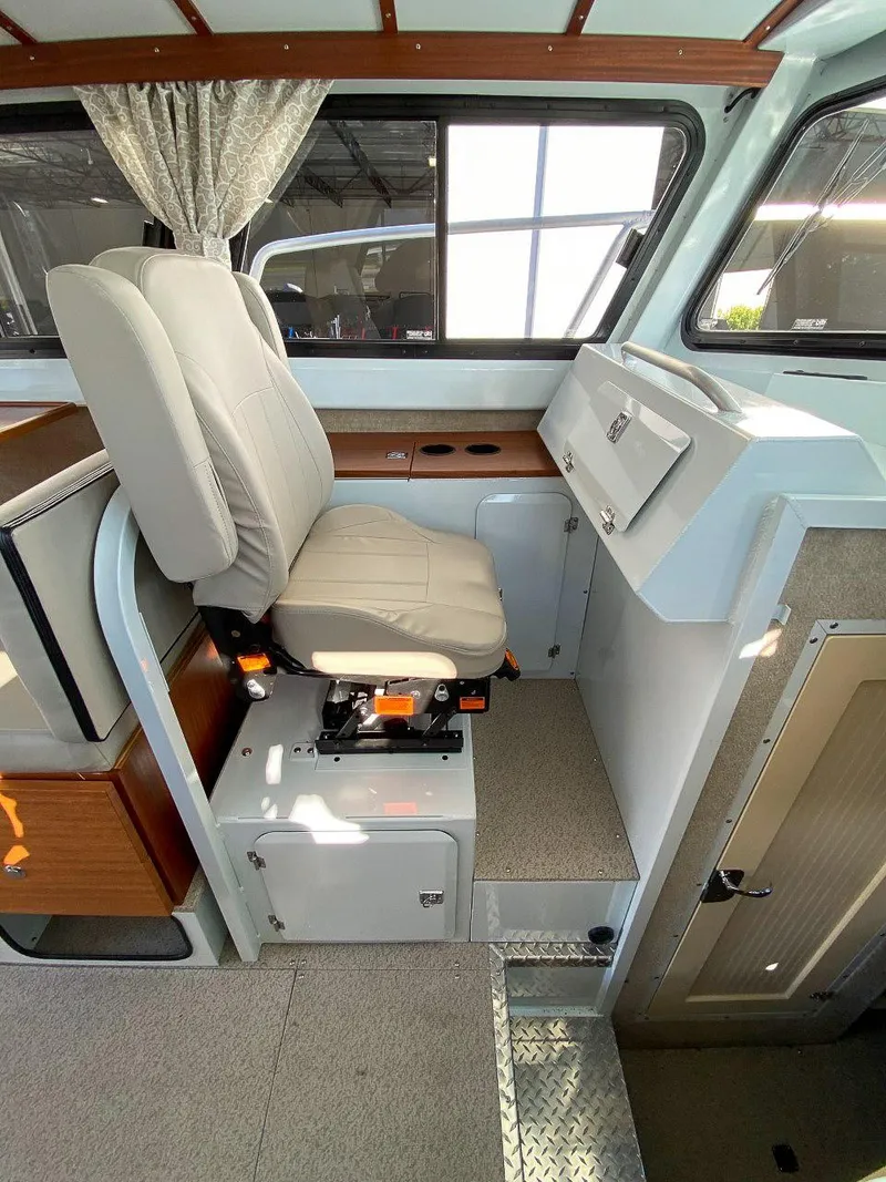 Slide: The Image of Hewescraft 290 Adventure 2026 - 13