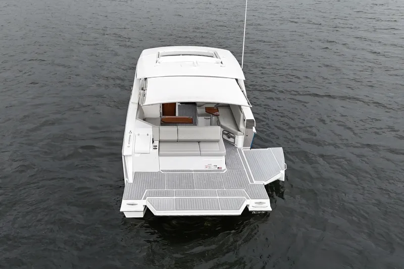 Slide: The Image of Cruisers 38 GLS 2026 - 10