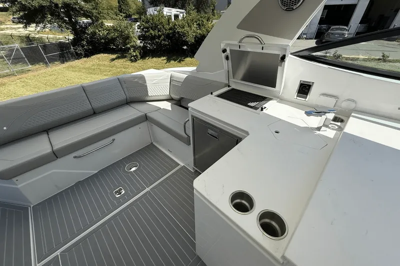 Slide: The Image of Cruisers 38 GLS 2026 - 20