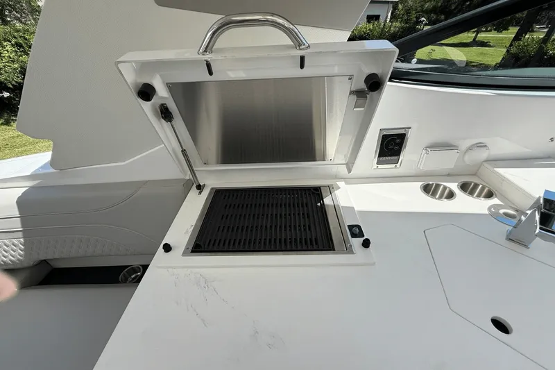 Slide: The Image of Cruisers 38 GLS 2026 - 26