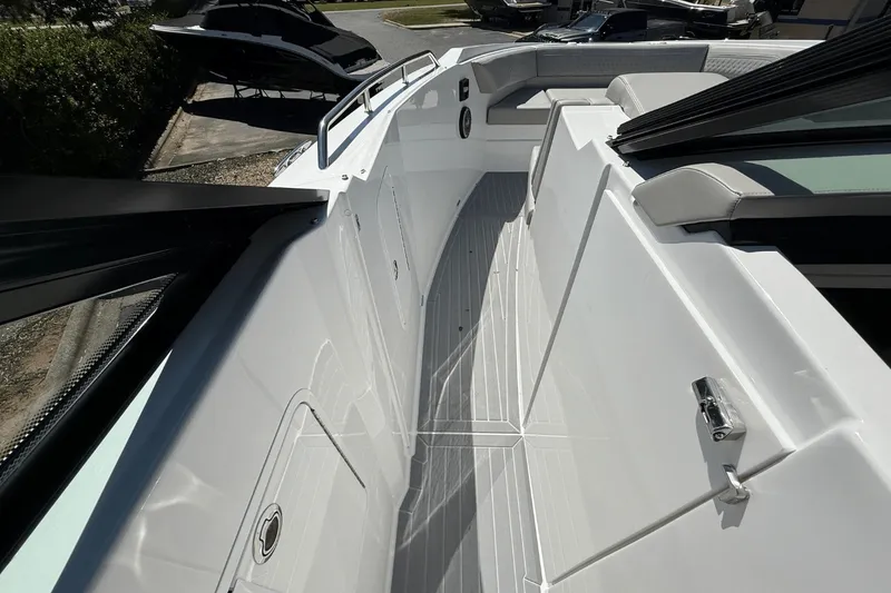 Slide: The Image of Cruisers 38 GLS 2026 - 38