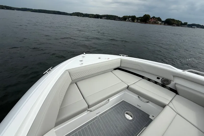 Slide: The Image of Cruisers 38 GLS 2026 - 42