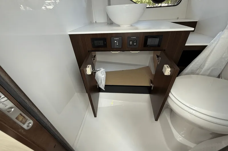 Slide: The Image of Cruisers 38 GLS 2026 - 51