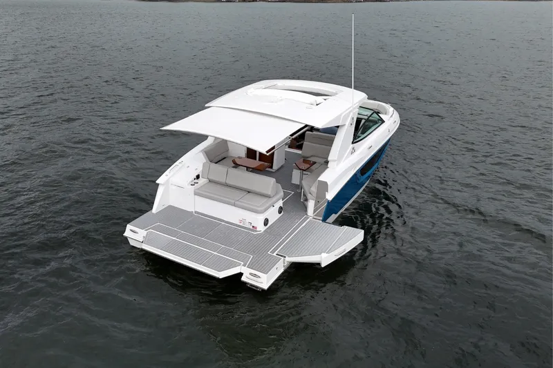 Slide: The Image of Cruisers Yachts 38 GLS 2026 - 12