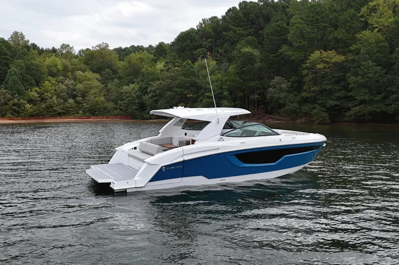 Slide: The Image of Cruisers Yachts 38 GLS 2026 - 13